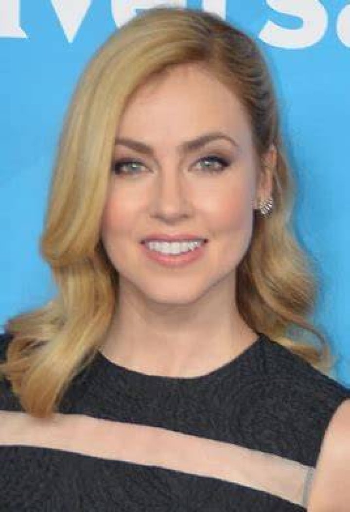 Amanda Schull Bio (Wiki) ·