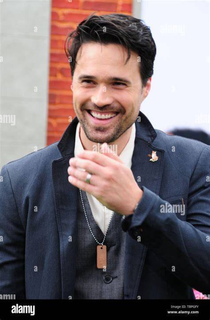 Brett Dalton Has a Unique Plan to Survive S.H.I.E.L.D.'s Finale E