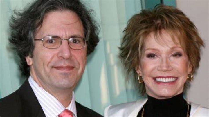 Dr Robert Levine Net Worth 2023, Wife, Age, Wiki, Ethnicity & More 2 Dr Robert Levine Wife
