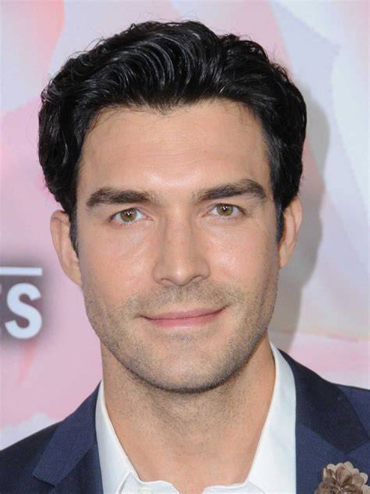 Handsome American actor Peter Porte's lavish lifestyle (owned a luxurious car)