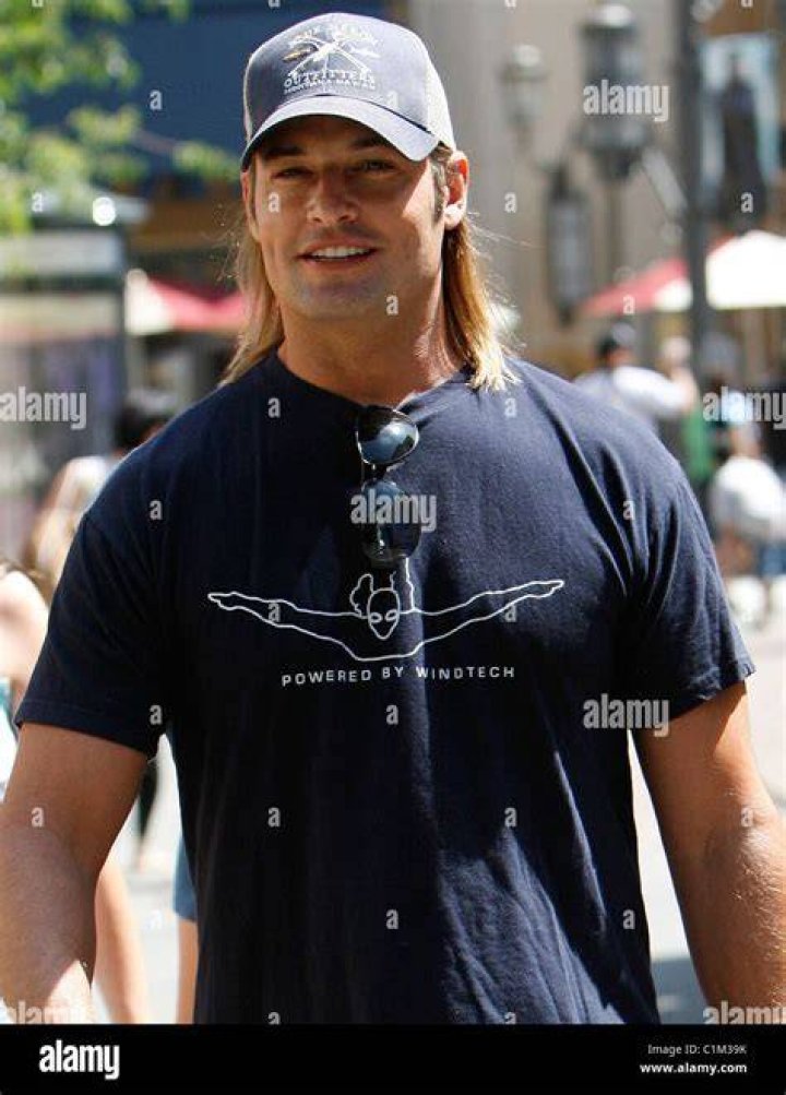 Josh Holloway seen out shopping at Abercrombie & Fitch with his