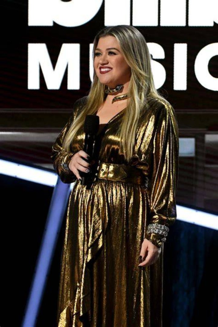 KELLY CLARKSON - 2020 Billboard Music Awards - billboard music awards 2020 kelly clarkson outfits