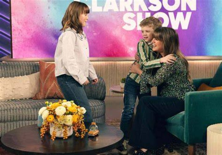 Kelly Clarkson Gives a Sweet Shoutout to Husband Brandon Blackstock on
