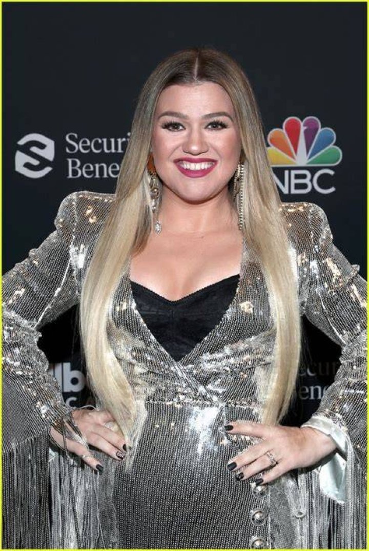 Kelly Clarkson Higher Love Billboard Awards performance reaction - billboard music awards 2020 kelly clarkson higher love