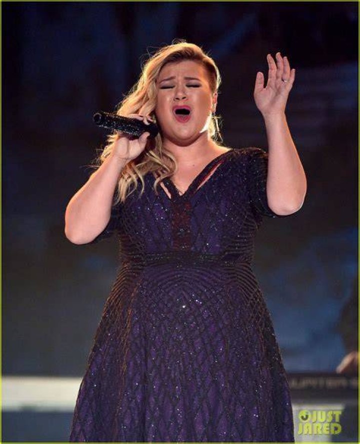 Kelly Clarkson - Invincible (2015 Billboard Music Awards) - billboard music awards 2020 kelly clarkson