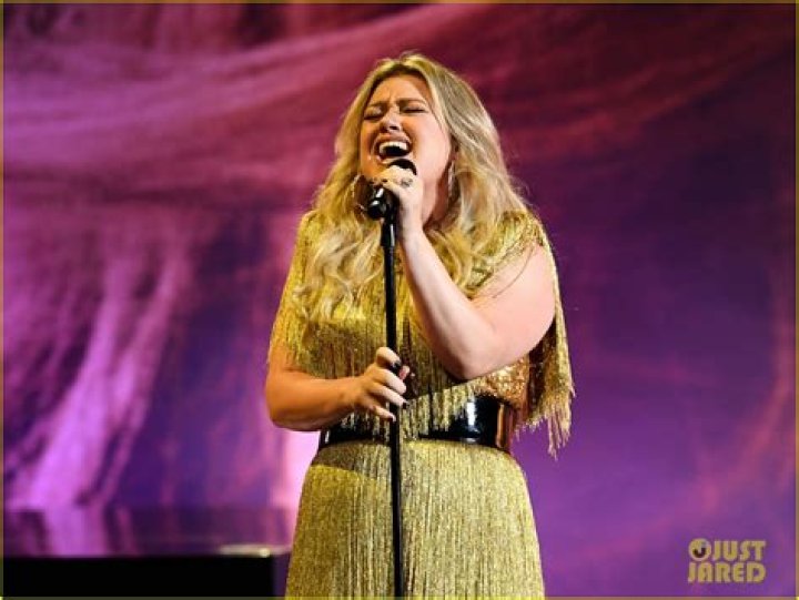 Kelly Clarkson - Live Billboard Music Awards 2015 - kelly clarkson billboard music awards 2019 broken and beautiful