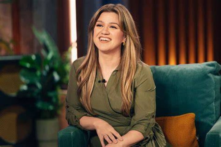 Kelly Clarkson On Hosting The 2018 Billboard Music Awards | BBMAs 2018 - billboard music awards 2021 kelly clarkson