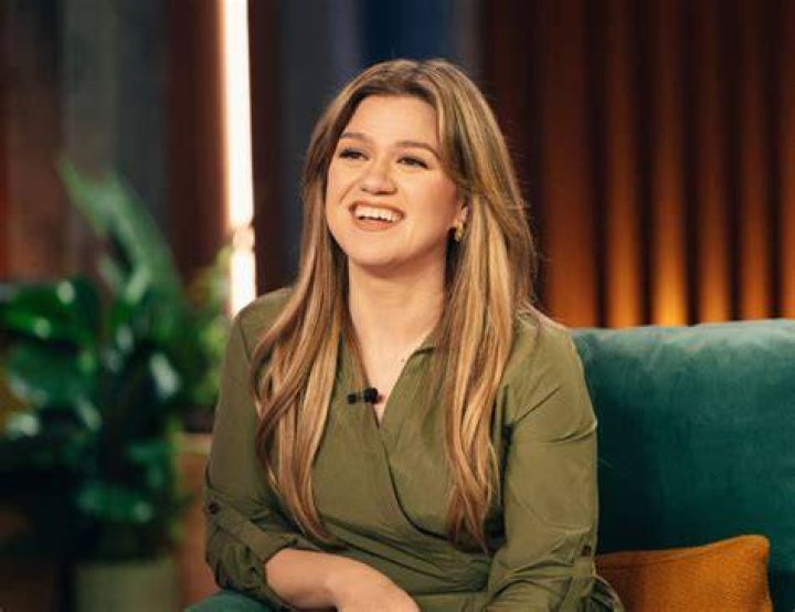 Kelly Clarkson tells all on 2018 Billboard Music Awards - Daily Mail - kelly clarkson billboard music awards 2019 broken and beautiful