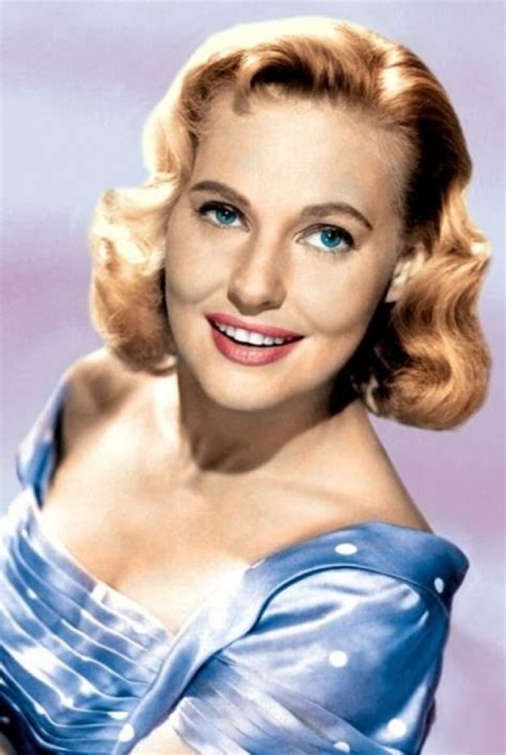 Lola Albright Facebook, Instagram, Twitter [Profiles]