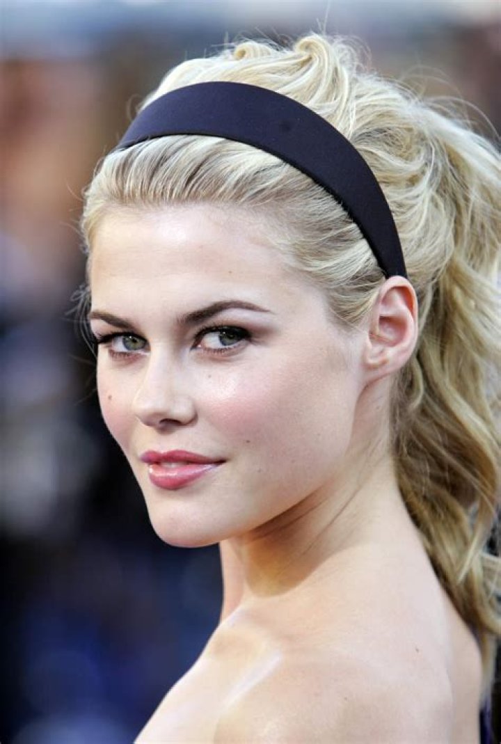 Rachael Taylor summary Film Actresses