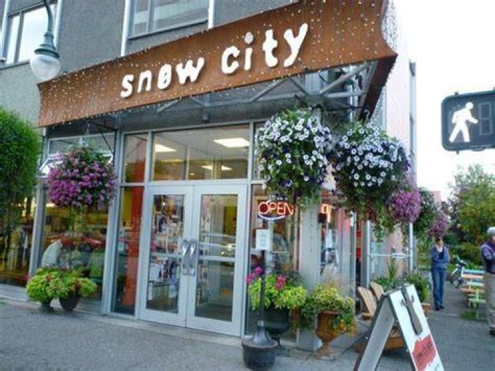 Snow City Cafe Anchorage, Anchorage restaurants, Diner decor