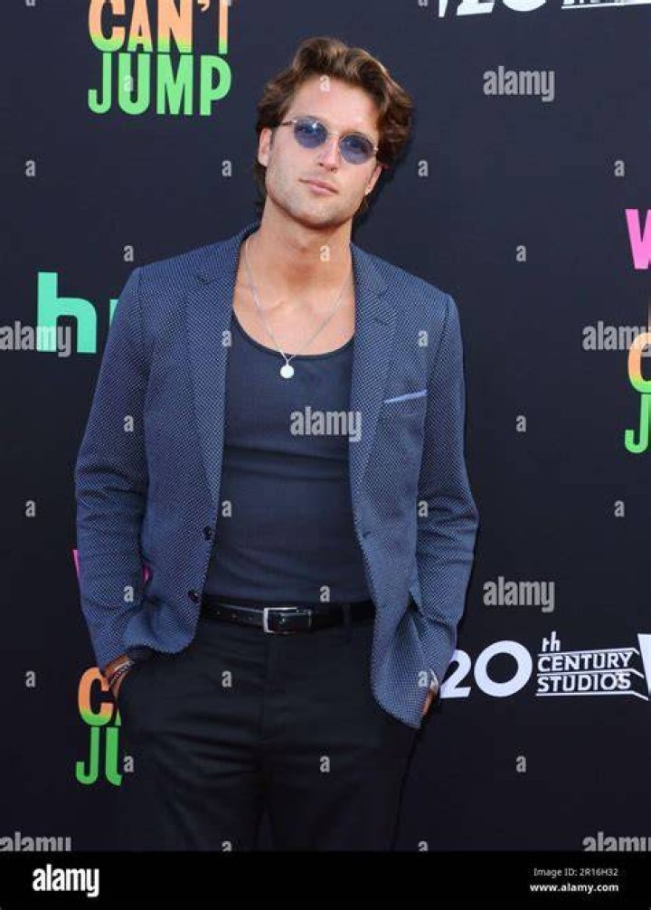 Zak Steiner dating 2023 profile